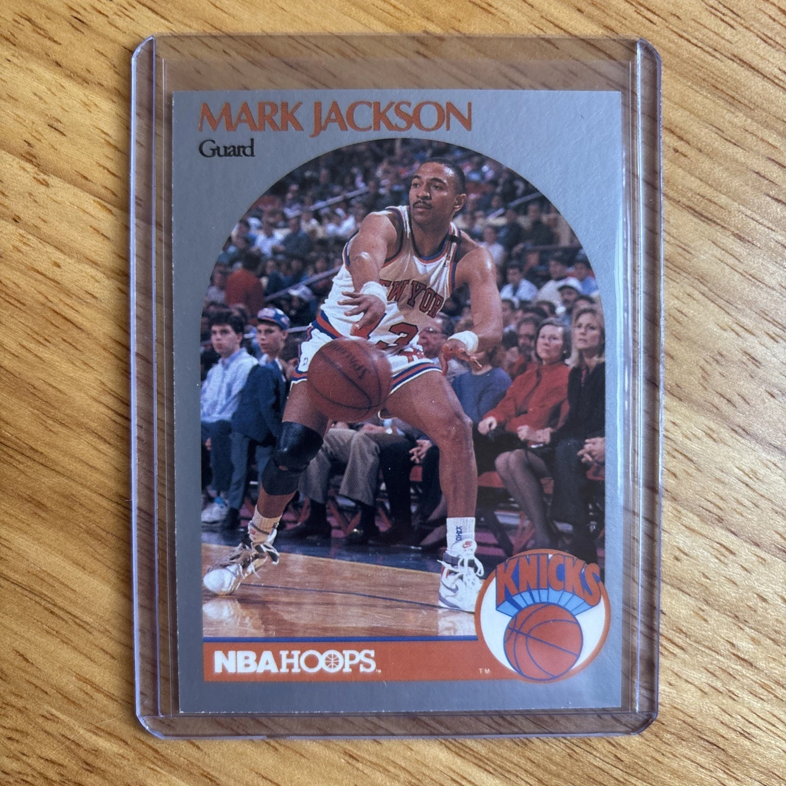 1990-91 NBA Hoops #205 Mark Jackson with the Menendez brothers visible courtside in the background